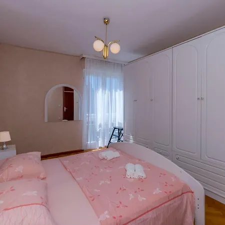Azure Apartment *